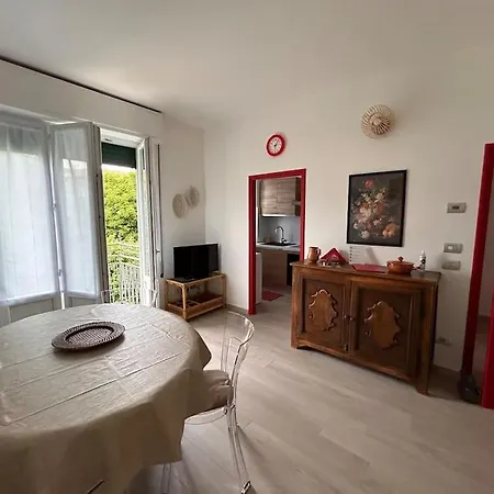 Casa Kiraz Tra E Monti * Манделло-дель-Ларио