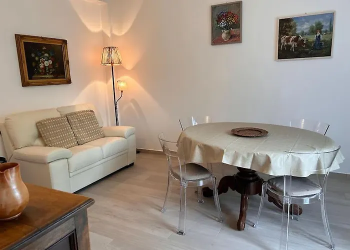 アパート Casa Kiraz Tra E Monti マンデッロ・デル・ラーリオ